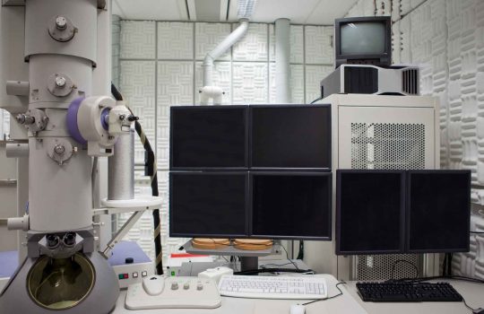 מיקרוסקופ אלקטרונים סורק שולחני2